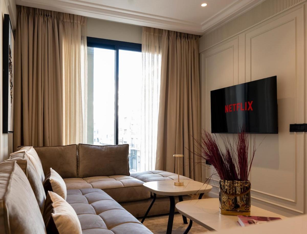 Apartment Cozy & Modern With Rooftop Gym Great Location