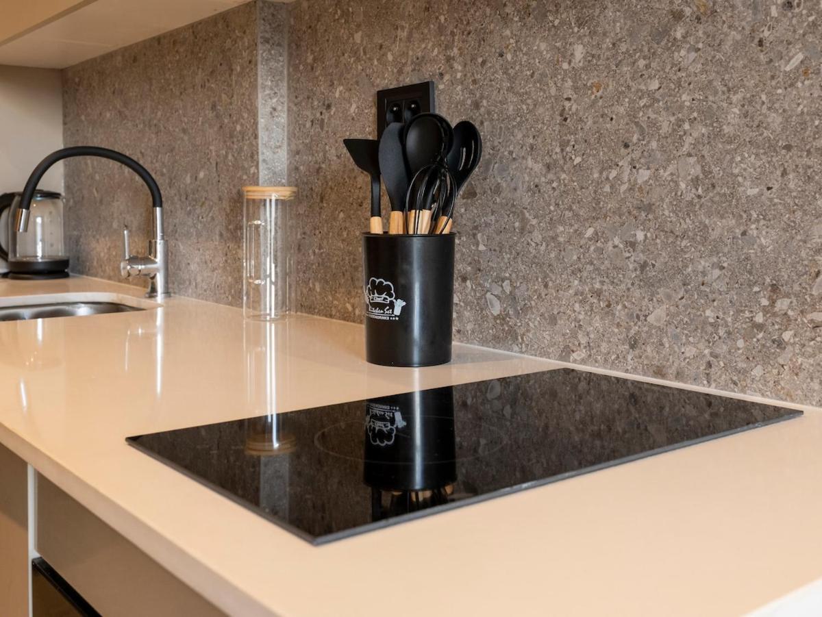 Apartment Cozy & Modern With Rooftop Gym Great Location *