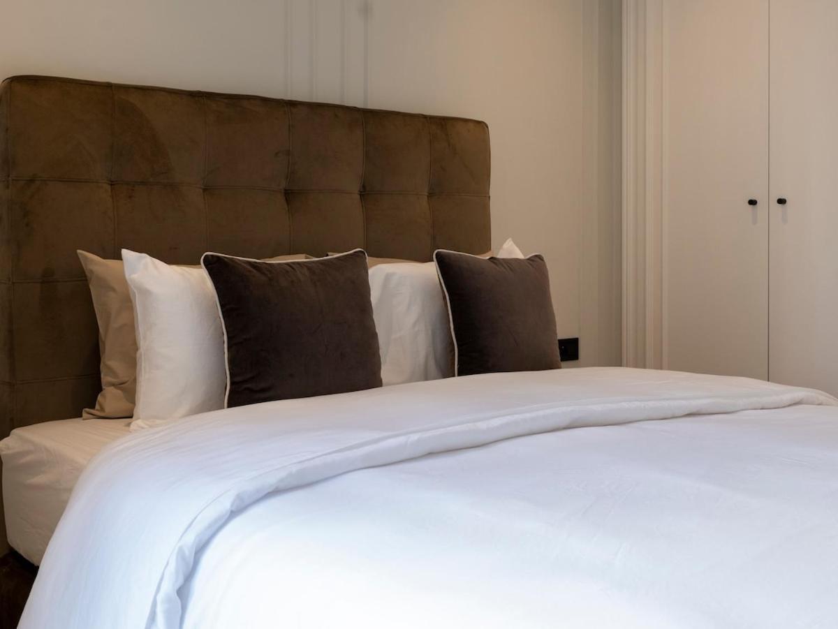 Cozy & Modern With Rooftop Gym Great Location Apartment *